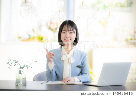 Women receptionist Women receptionist 140436416