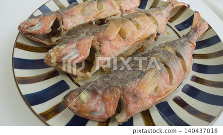 炸古魯君,沖繩特產 | 香氣撲鼻的當地油炸美食 / 炸古魯君 炸古魯君,沖繩特產 | 香氣撲鼻的當地油炸美食 / 炸古魯君 140437018