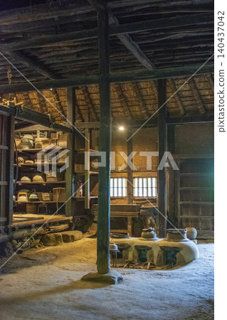 Earthen floor kitchen of the National Treasure Koki House Earthen floor kitchen of the National Treasure Koki House 140437042