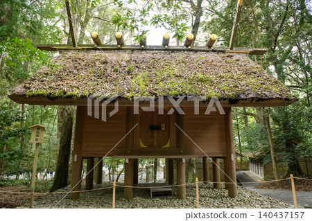 伊勢神宮內殿:高架米庫 伊勢神宮內殿:高架米庫 140437157