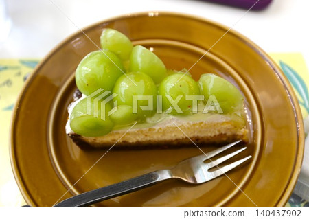 Luxury Fruit Tart Luxury Fruit Tart 140437902