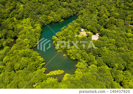 Kamachi, surrounded by fresh greenery, Otari Village, Nagano Prefecture (aerial photograph taken by drone) Kamachi, surrounded by fresh greenery, Otari Village, Nagano Prefecture (aerial photograph taken by drone) 140437920