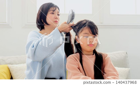 The image of tying your hair The image of tying your hair 140437968