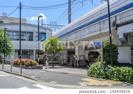 東急目黑線不動前站前的景象 | 東京品川區街景,包括車站大樓和檢票口。 東急目黑線不動前站前的景象 | 東京品川區街景,包括車站大樓和檢票口。 140438059