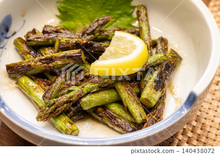 Delicious grilled asparagus Delicious grilled asparagus 140438072