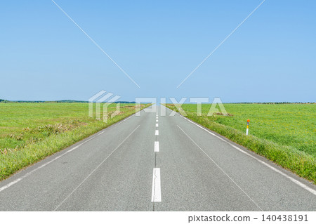 Straight road (image) 140438191
