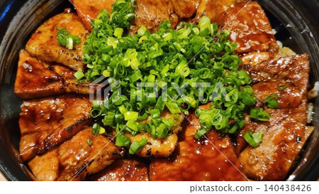 Japanese Butadon Grilled Pork Rice Bowl with Green Onion Garnish 140438426