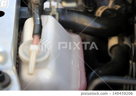 Automotive coolant reservoir tank 140439206
