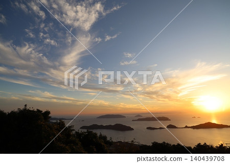 Magic hour, Seto Inland Sea, sunset, sky, gradient, twilight, evening glow, global environment, background material Magic hour, Seto Inland Sea, sunset, sky, gradient, twilight, evening glow, global environment, background material 140439708