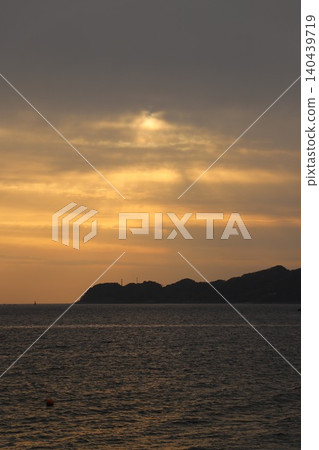 Magic hour, Seto Inland Sea, sunset, sky, gradient, twilight, evening glow, global environment, background material Magic hour, Seto Inland Sea, sunset, sky, gradient, twilight, evening glow, global environment, background material 140439719