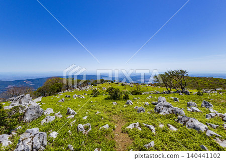Mount Fujiwara: Karrenfeld grassland near the summit, with the Kiso Three Rivers and Ise Bay in the distance. Mount Fujiwara: Karrenfeld grassland near the summit, with the Kiso Three Rivers and Ise Bay in the distance. 140441102