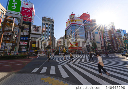 [Tokyo] June, morning in Nishi-Shinjuku 140442298