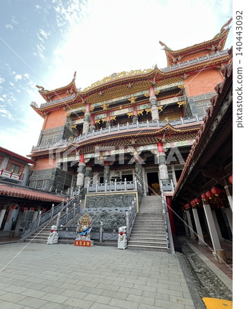 台灣竹南歷史悠久的寺廟中港慈育寺的正殿。 台灣竹南歷史悠久的寺廟中港慈育寺的正殿。 140443092