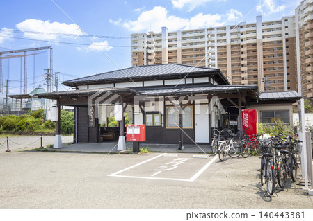 Scenery at Minami-Kurume Station on the JR Kyushu Kyudai Main Line 140443381