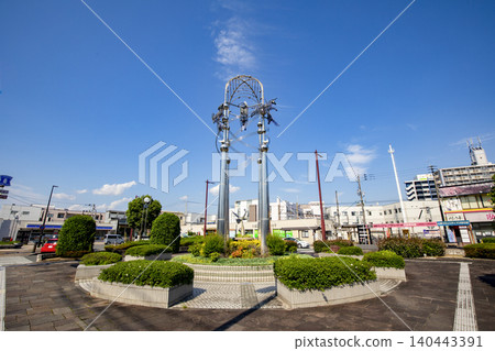 西鐵大牟田線西鐵小郡站前的環島景觀。 西鐵大牟田線西鐵小郡站前的環島景觀。 140443391