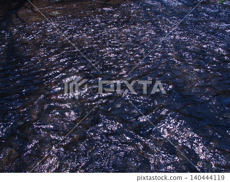 河流波光粼粼 河流波光粼粼 140444119