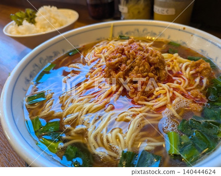 台灣拉麵和米飯套餐-當地一家中餐館的午餐 台灣拉麵和米飯套餐-當地一家中餐館的午餐 140444624