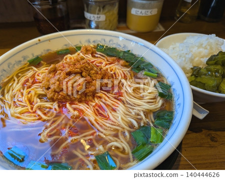 台灣拉麵和米飯套餐-當地一家中餐館的午餐 台灣拉麵和米飯套餐-當地一家中餐館的午餐 140444626