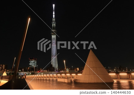 Illuminated Tokyo Skytree and Sakurabashi Bridge Illuminated Tokyo Skytree and Sakurabashi Bridge 140444630