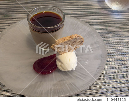 Roasted green tea pudding and ice cream dessert plate Roasted green tea pudding and ice cream dessert plate 140445113