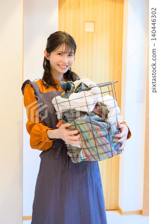 日本女人洗衣服 日本女人洗衣服 140446302