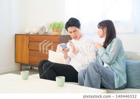 Japanese couple suspects infidelity Japanese couple suspects infidelity 140446332