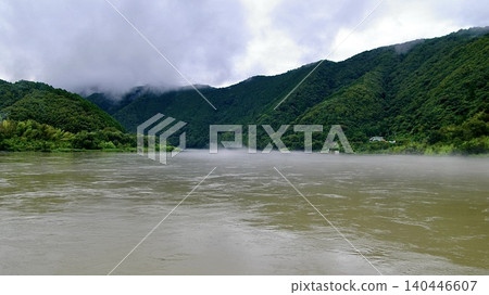 The Shimanto River in Kochi Prefecture, which swelled after the typhoon passed through. The Shimanto River in Kochi Prefecture, which swelled after the typhoon passed through. 140446607