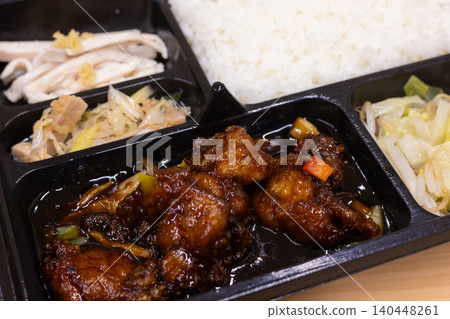 美味的糖醋豬肉便當盒 140448261