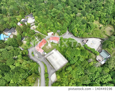 從空中俯瞰劍山登山起點、箕越山和登山纜車週邊地區。 從空中俯瞰劍山登山起點、箕越山和登山纜車週邊地區。 140449196