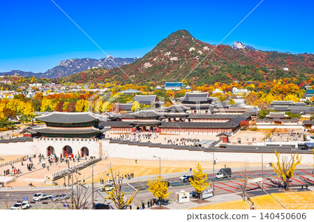 Autumn in Seoul: Gyeongbokgung Palace Autumn in Seoul: Gyeongbokgung Palace 140450606