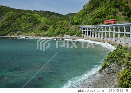 A KiHa 40 series train crossing the Sōgōgawa Bridge and the Sea of Japan. A KiHa 40 series train crossing the Sōgōgawa Bridge and the Sea of Japan. 140451349