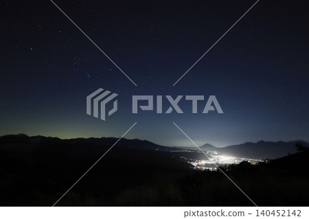 Lake Suwa night view and Orion constellation Lake Suwa night view and Orion constellation 140452142