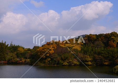 水龜之鄉的秋葉美景 140452681