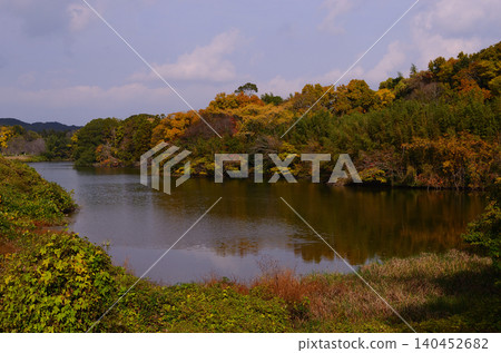 水龜之鄉的秋葉美景 140452682