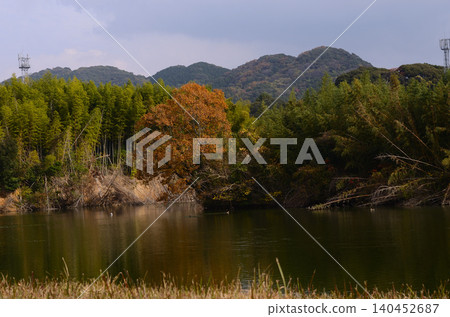水龜之鄉的秋葉美景 140452687