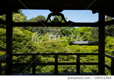 Tofuku-ji Temple: Vibrant green maple leaves viewed from Tsutendai (8) 140452964