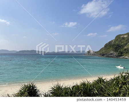 Okinawa's emerald green sea and white sand beaches Okinawa's emerald green sea and white sand beaches 140453459