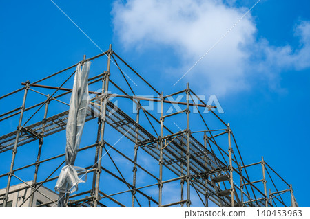 在建築工地搭建鷹架 140453963