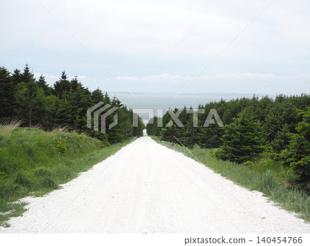 A white road on the Soya Hills under a light cloud cover 140454766