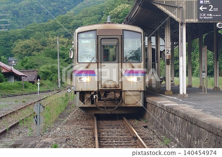 A single-car KiHa 120 series local train stopping at Bingo-Ochiai Station on the JR West Geibi Line. A single-car KiHa 120 series local train stopping at Bingo-Ochiai Station on the JR West Geibi Line. 140454974