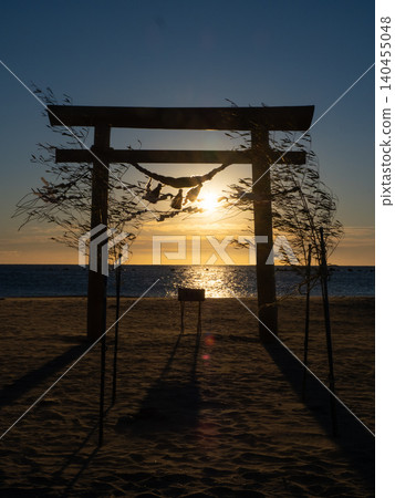 The first sunrise of the year and a torii gate built on the coast The first sunrise of the year and a torii gate built on the coast 140455048