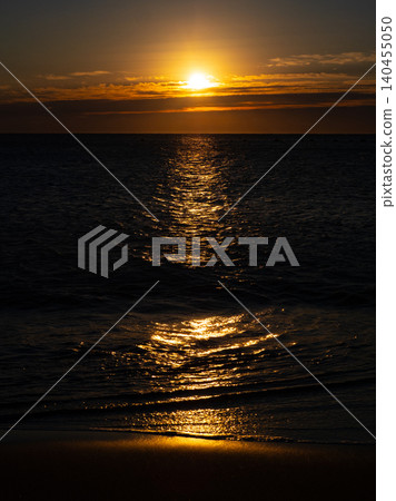 海面上的日出 海面上的日出 140455050