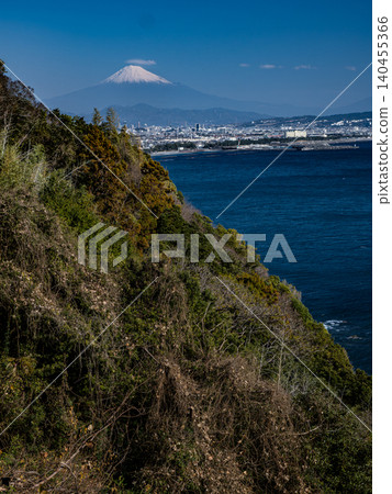從奧突海岸眺望富士山 140455366
