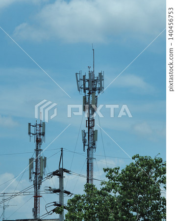 Cell tower, antenna tower, wireless signal, telecommunication mast, sky background, outdoor scene 140456753