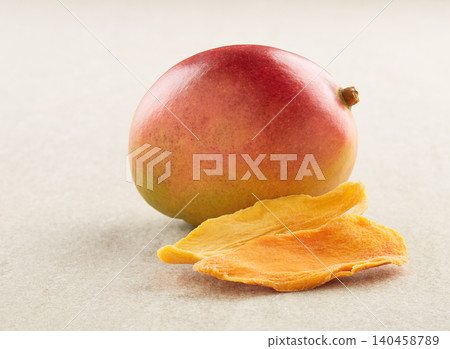 Mango slices dehydrated with mango fruit in closeup Mango slices dehydrated with mango fruit in closeup 140458789