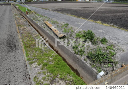 Farm roads and agricultural waterways Rural scenery Farm roads and agricultural waterways Rural scenery 140460011