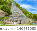 Typical retaining wall 140461063