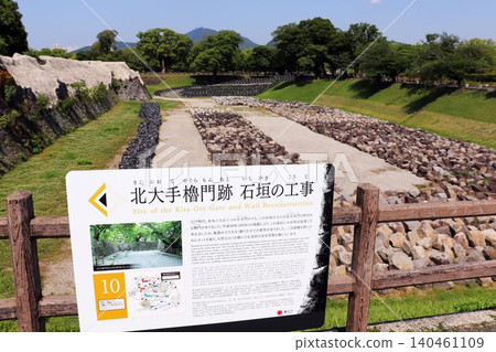熊本城北正門樓石牆的修繕工程。 熊本城北正門樓石牆的修繕工程。 140461109