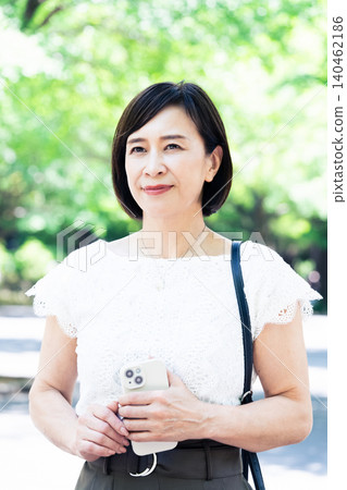 中年女性通勤上班 中年女性通勤上班 140462186