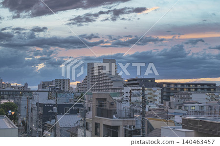 Oji, Kita Ward: A cityscape of residential areas and the twilight sky. 140463457